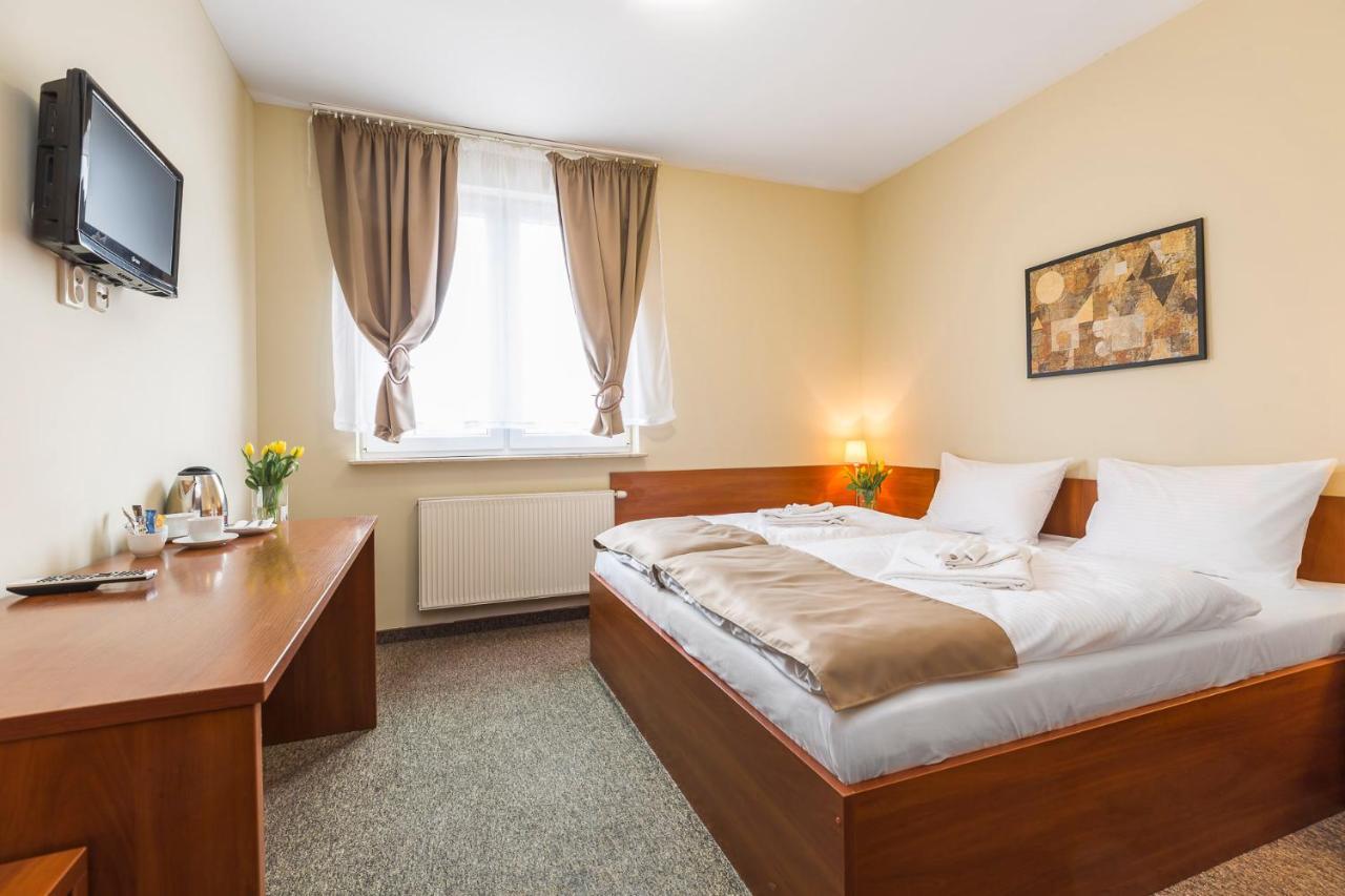 Endhotel Bielany Wroclawskie Exterior photo